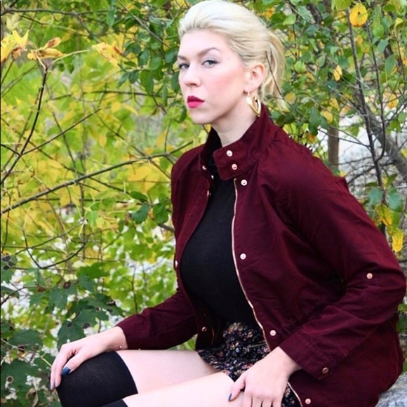 Meet your Posher, Tess! Aka Modern Bombshell. - Picture 5 of 8